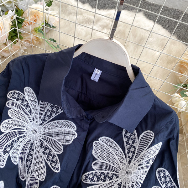 Vabaaja naiste pikk särk - asümmeetriline tikandiga muster