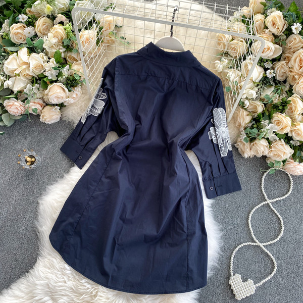 Vabaaja naiste pikk särk - asümmeetriline tikandiga muster