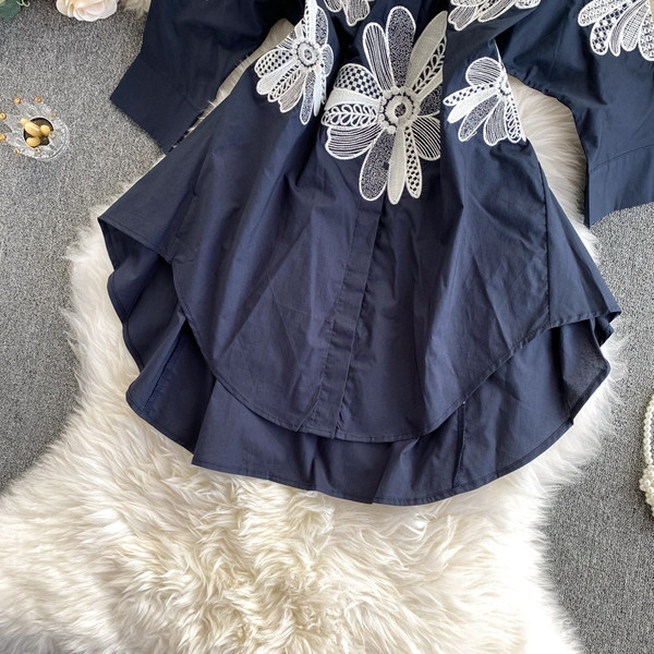 Vabaaja naiste pikk särk - asümmeetriline tikandiga muster