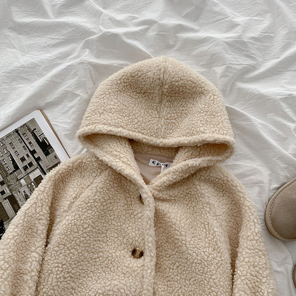 Naiste kapuutsiga ja nööpidega sulejope