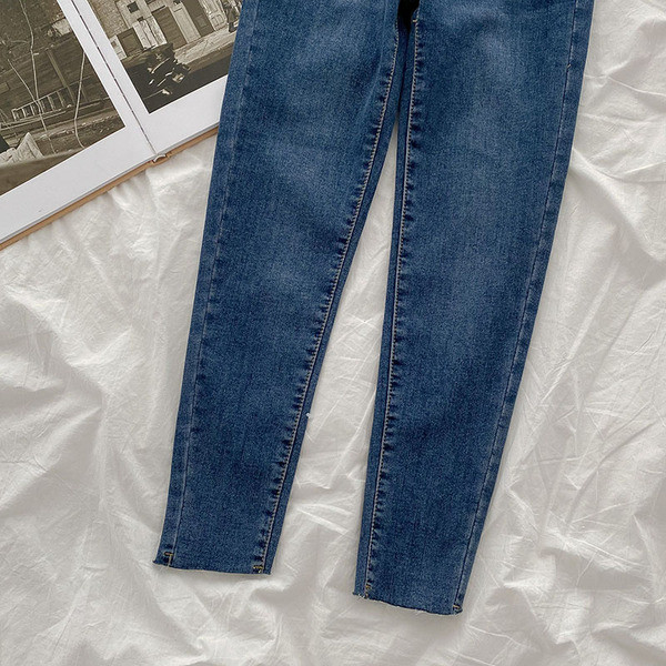 Актуални дамски дънки с колан и джобове 