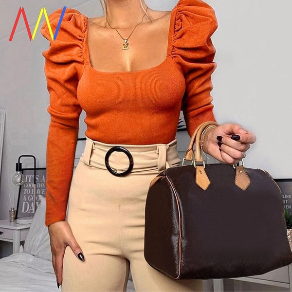 Μοντέρνα μπλούζα με τετράγωνο ντεκολτέ και βολάν μανίκια