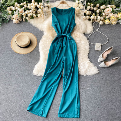 Naiste pikad kombinesoonid vöökohas ja ümara kaelusega