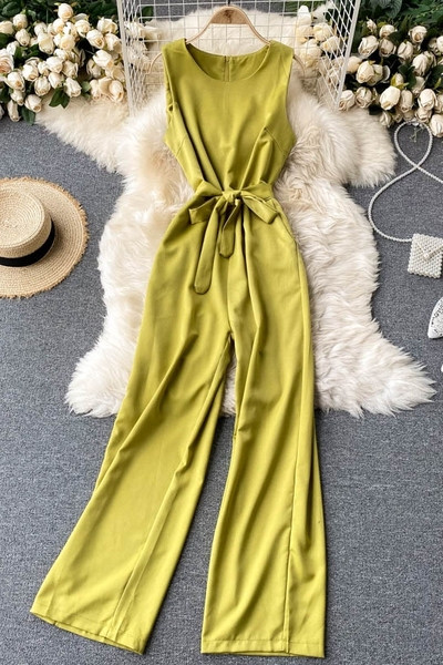 Naiste pikad kombinesoonid vöökohas ja ümara kaelusega