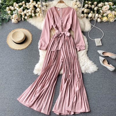 Γυναικείες μακρές φόρμες με πλισέ παντελόνι και ντεκολτέ