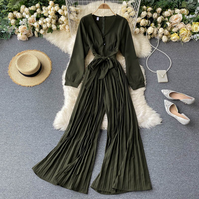 Γυναικείες μακρές φόρμες με πλισέ παντελόνι και ντεκολτέ