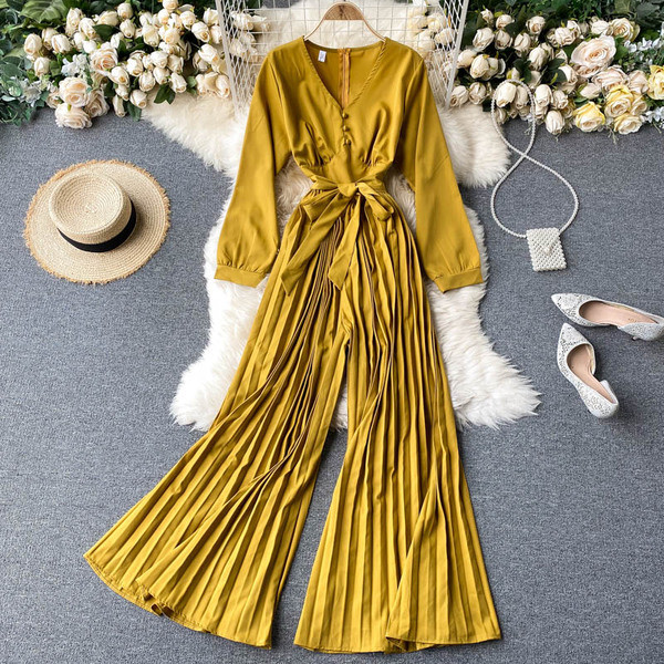 Γυναικείες μακρές φόρμες με πλισέ παντελόνι και ντεκολτέ