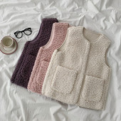 Ежедневен дамски пухен елек с обло деколте