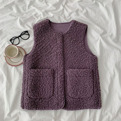 Ежедневен дамски пухен елек с обло деколте