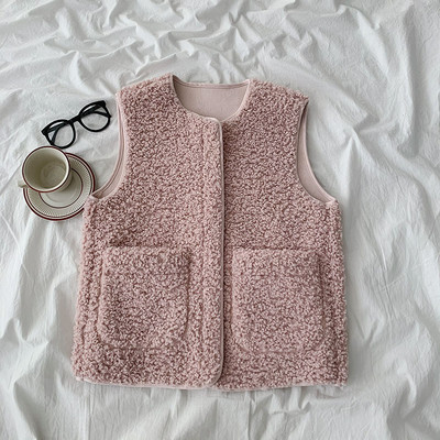 Ежедневен дамски пухен елек с обло деколте