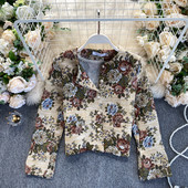 Цветно дамско късо сако с бродерия и копчета