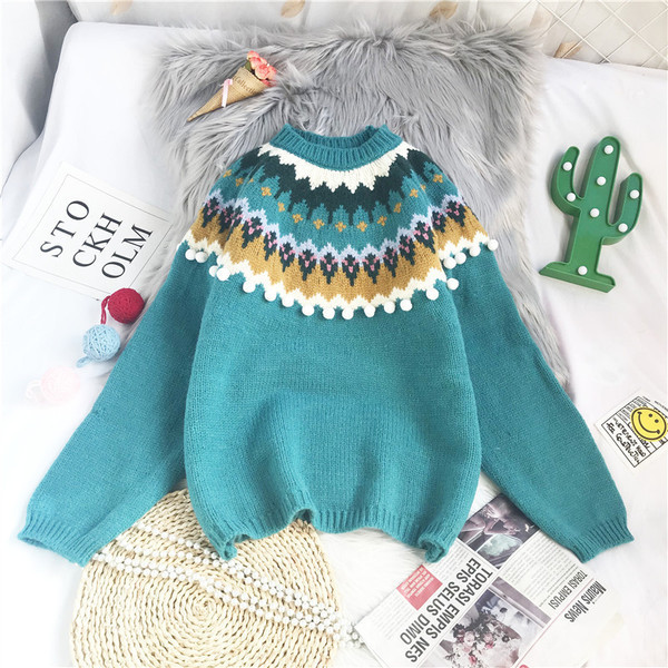 Moderan ženski pleteni pulover s okruglim izrezom i uzorkom