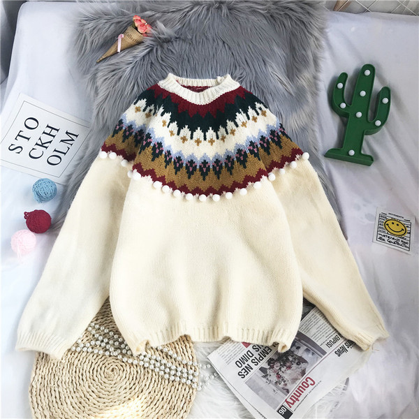 Moderan ženski pleteni pulover s okruglim izrezom i uzorkom