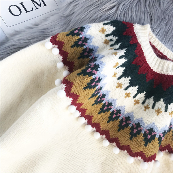 Moderan ženski pleteni pulover s okruglim izrezom i uzorkom