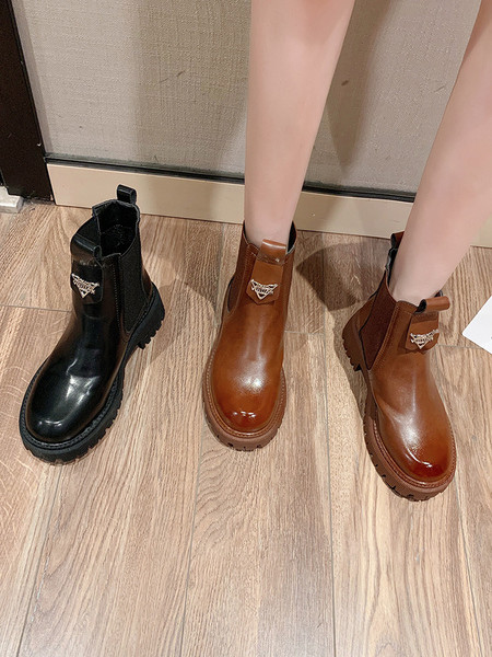 Кожени дамски ежедневни боти с груба подметка и метален елемнт