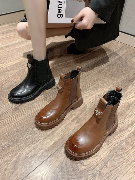 Кожени дамски ежедневни боти с груба подметка и метален елемнт