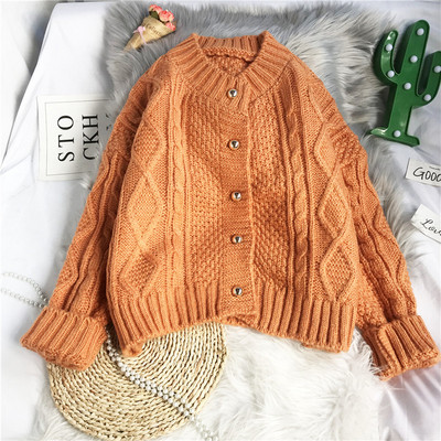 Kootud naiste kardigan ümara kaeluse ja nööpidega