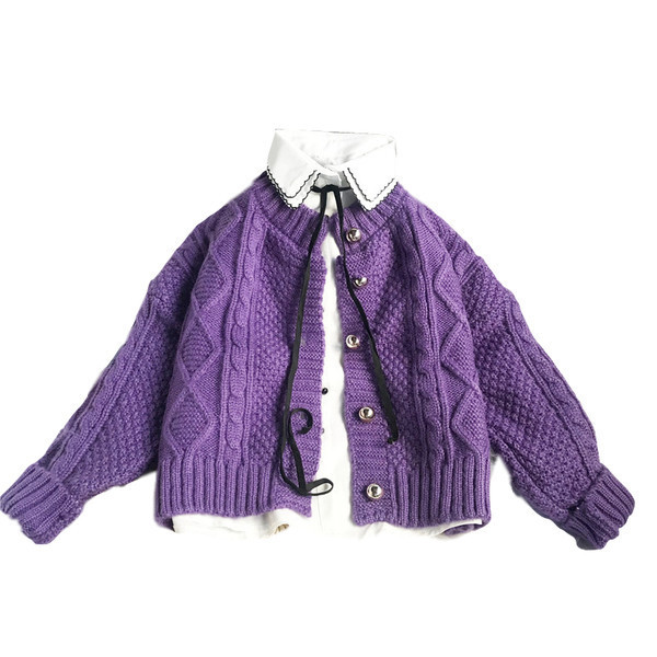 Kootud naiste kardigan ümara kaeluse ja nööpidega