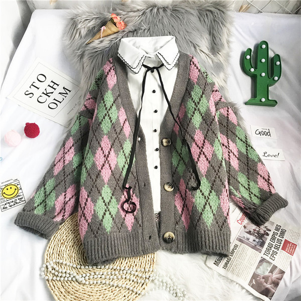 Moodne naiste vest nööpide ja pikkade varrukatega