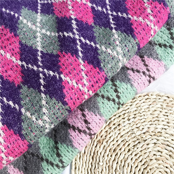 Moodne naiste vest nööpide ja pikkade varrukatega