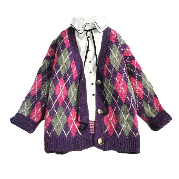 Moodne naiste vest nööpide ja pikkade varrukatega