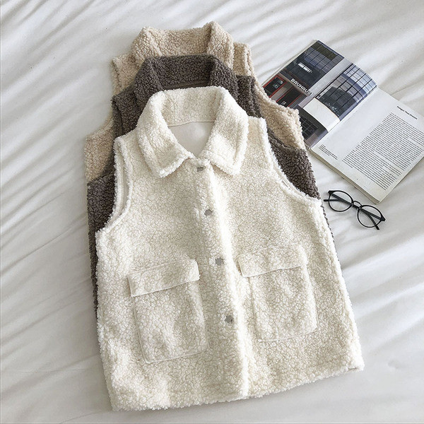 Нов модел дамски елек с джобове и копчета