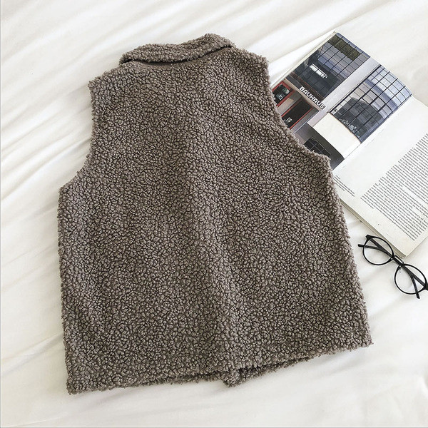 Нов модел дамски елек с джобове и копчета