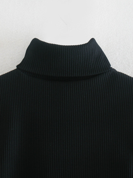 Дамско боди с поло яка и изрязани части