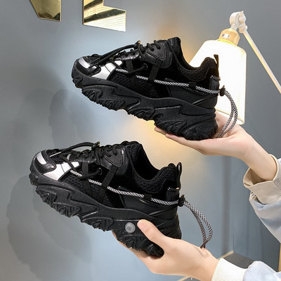 Naiste vabaaja tossud paelte ja kareda tallaga