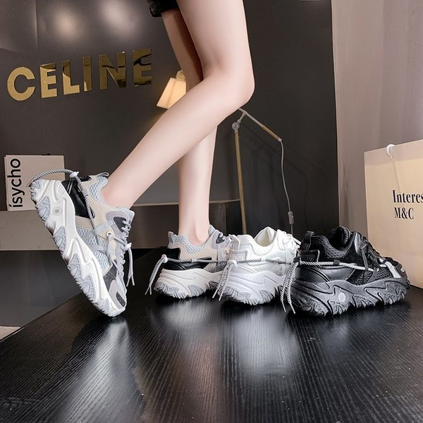 Naiste vabaaja tossud paelte ja kareda tallaga