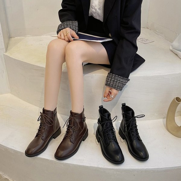 Дамски боти с връзки и нисък дебел ток