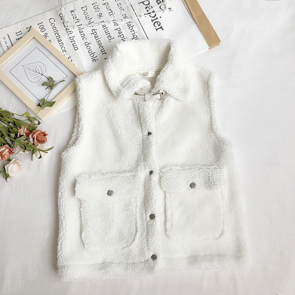 Moodne naiste vest taskute ja kraega