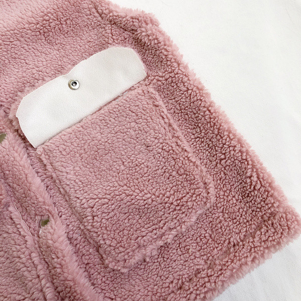 Moodne naiste vest taskute ja kraega