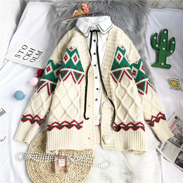 Модерна дамска жилетка - с копчета и шпиц деколте