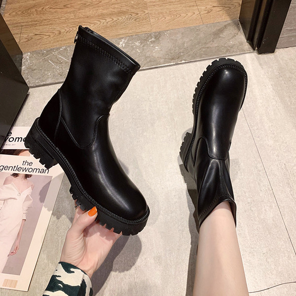 Kareda talla ja lukuga naiste saapad - musta värvi