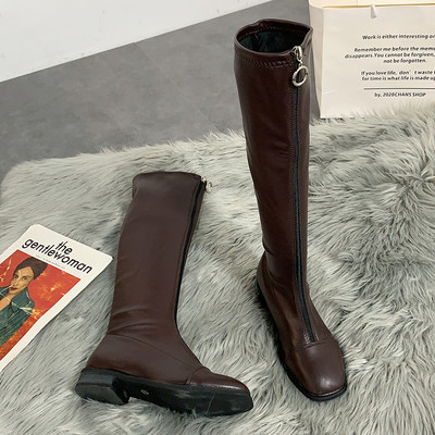 Дамски кожени ботуши с цип и равна подметка