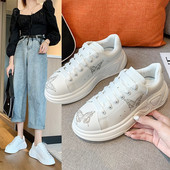 Νέο μοντέλο γυναικεία  αθλητικά παπούτσια  με επίπεδη σόλα και κορδόνια