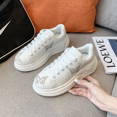 Νέο μοντέλο γυναικεία  αθλητικά παπούτσια  με επίπεδη σόλα και κορδόνια