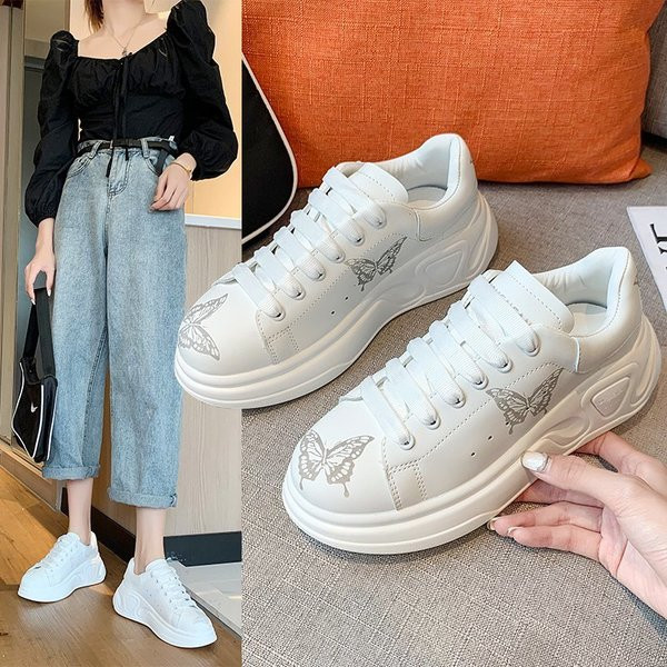 Νέο μοντέλο γυναικεία  αθλητικά παπούτσια  με επίπεδη σόλα και κορδόνια