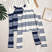 Triibuline naiste paljaste õlgade ja pikkade varrukatega pluus