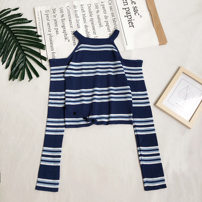 Triibuline naiste paljaste õlgade ja pikkade varrukatega pluus