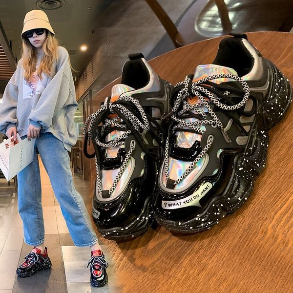 Kareda talla ja paeltega naiste talvetossude uus mudel