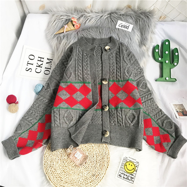 Γυναικεία ζακέτα  φθινοπώρου-χειμώνα με στρογγυλή λαιμόκοψη και μακριά μανίκια