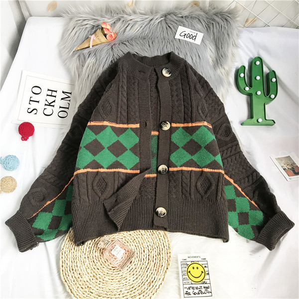 Γυναικεία ζακέτα  φθινοπώρου-χειμώνα με στρογγυλή λαιμόκοψη και μακριά μανίκια