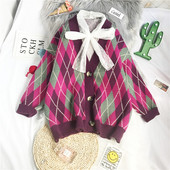 Värviline naiste vest sügava spitsikaelusega - lai mudel