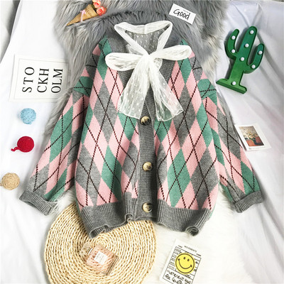 Värviline naiste vest sügava spitsikaelusega - lai mudel