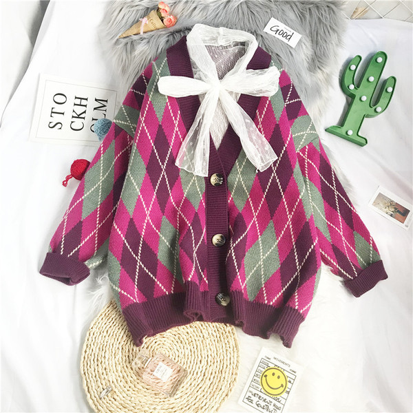 Värviline naiste vest sügava spitsikaelusega - lai mudel