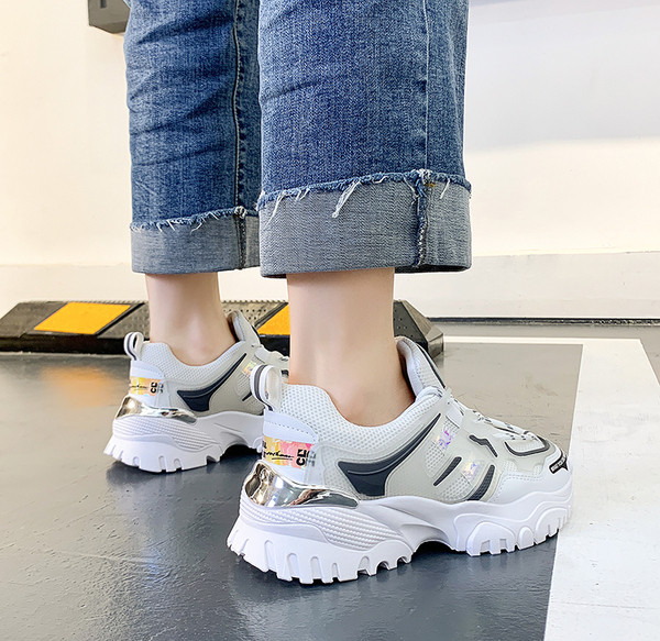 Novi model jesenskih tenisica sa visokim grubim đonom