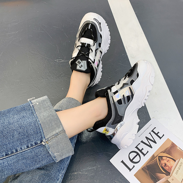 Novi model jesenskih tenisica sa visokim grubim đonom