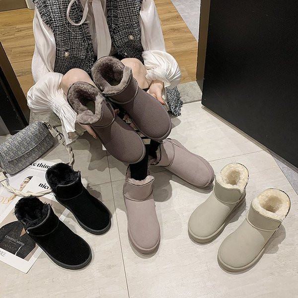 Uus mudel lameda talla ja udusulgedega naiste saapad